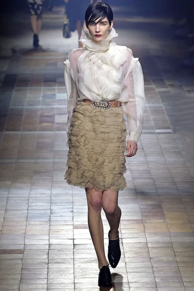 Look 11